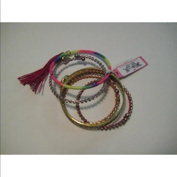 Betsey Johnson St Bart’s stackable Bracelet Set - Picture 3 of 7